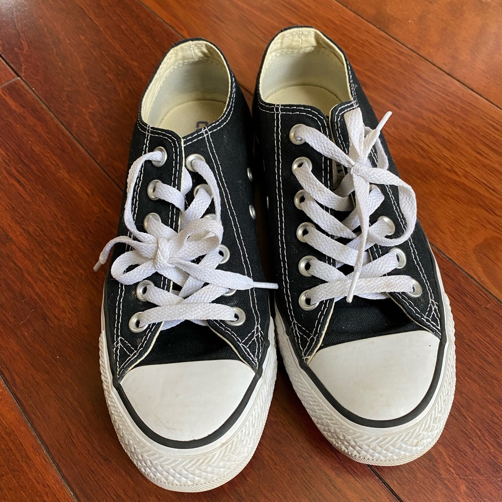 Black Lowtop Converse